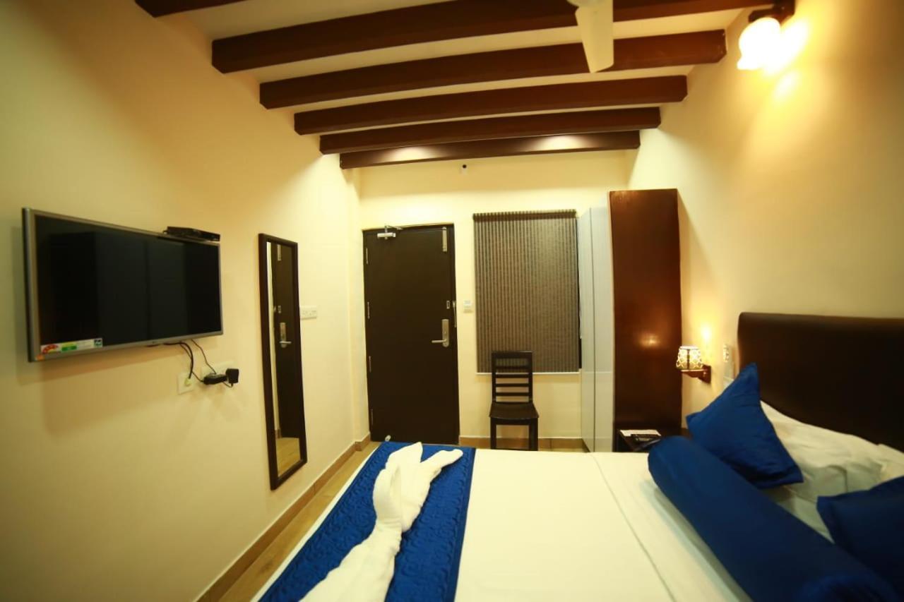 Sapphire Inn Pondicherry Eksteriør bilde