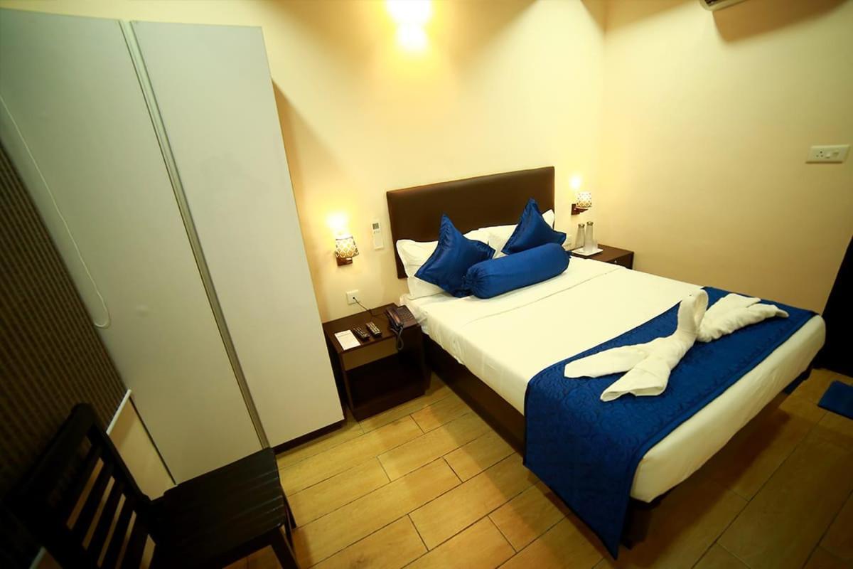 Sapphire Inn Pondicherry Eksteriør bilde